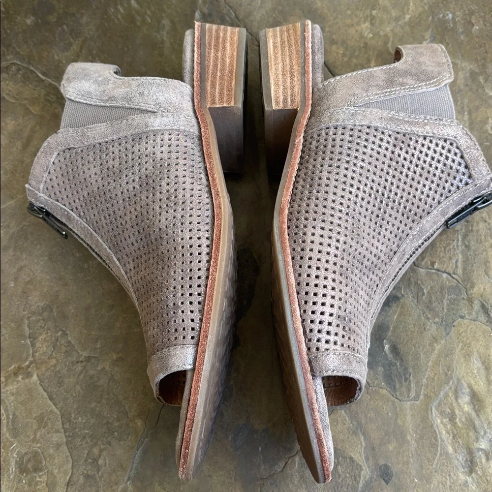 Sofft cushioned many sandal